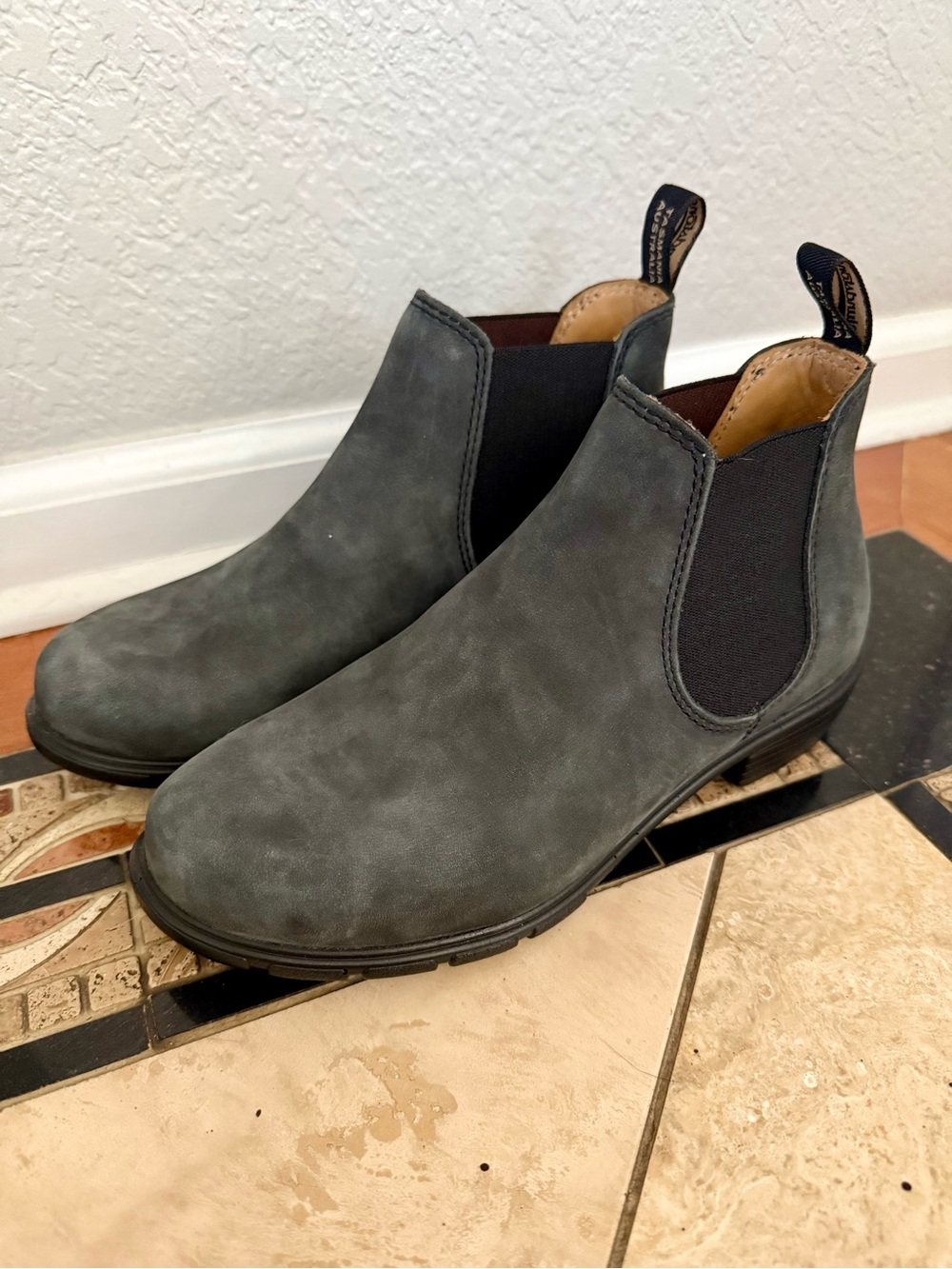 Blundstone Black Chelsea Work Boot - Slip-On Perfect Condition